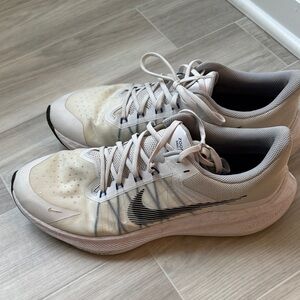 Nike Men's White and Black Athletic Shoes